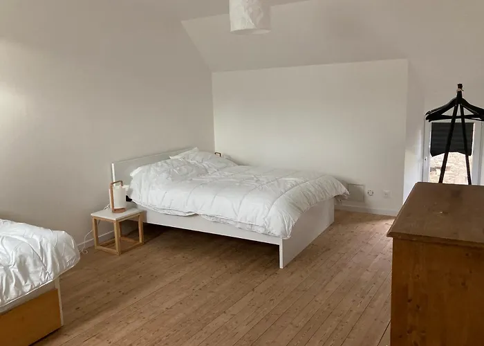 Le De La Rue * Greville-Hague