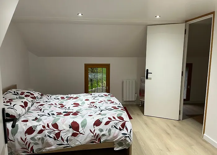 Le De La Rue Greville-Hague